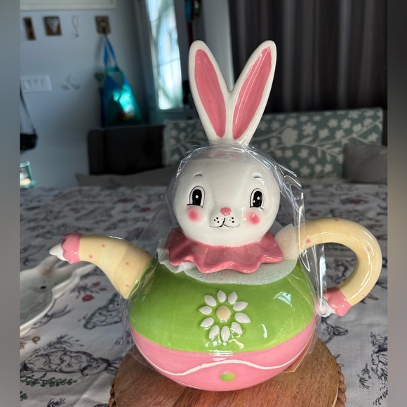Johanna Parker Easter Bunny Teapot - Picture 1 of 1